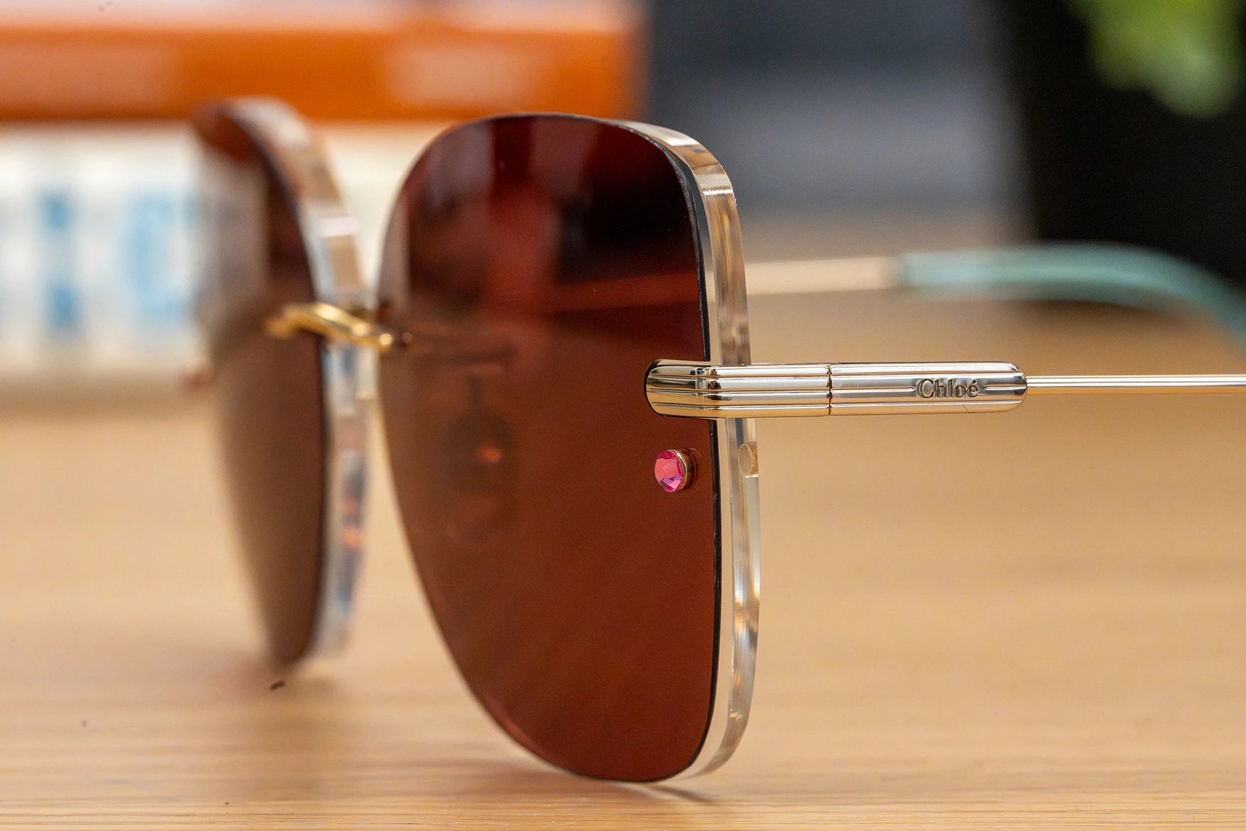 A Chemistrie sun clip resting on its frame